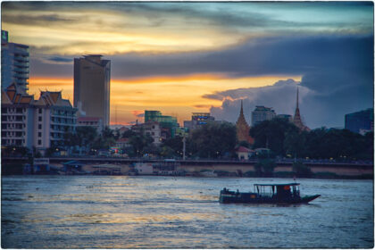  Boat trip along the Tonie Sap River. Cambodia